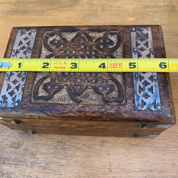 Carved Mango Wood Brass Mystic Triquetra Celtic Knot Artisan Trinket Storage Box - Picture 7 of 10